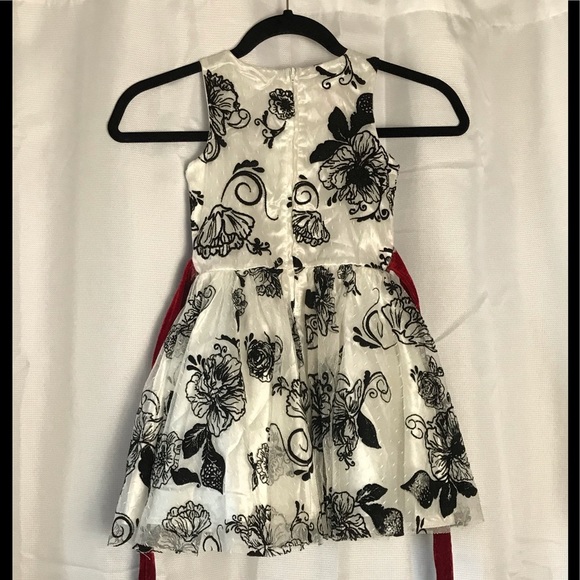 NANNETT GIRLS Embossed Rose Velvet Sash Dress 4 - Picture 3 of 10